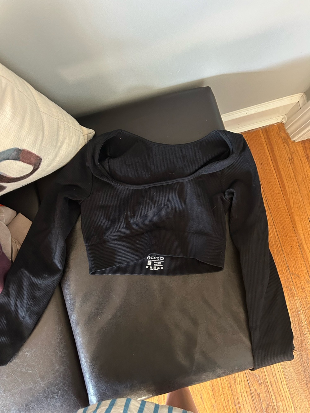 Black Long-Sleeve Ribbed Crop Top - Unbranded